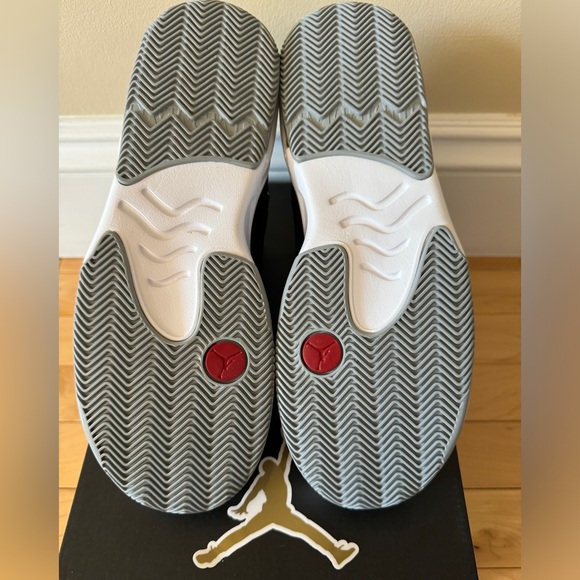 New Jordan Max Aura 2 (GS) ‘Black/Gym Red-White- Wolf Grey’ Basketball Sneakers - Picture 8 of 12